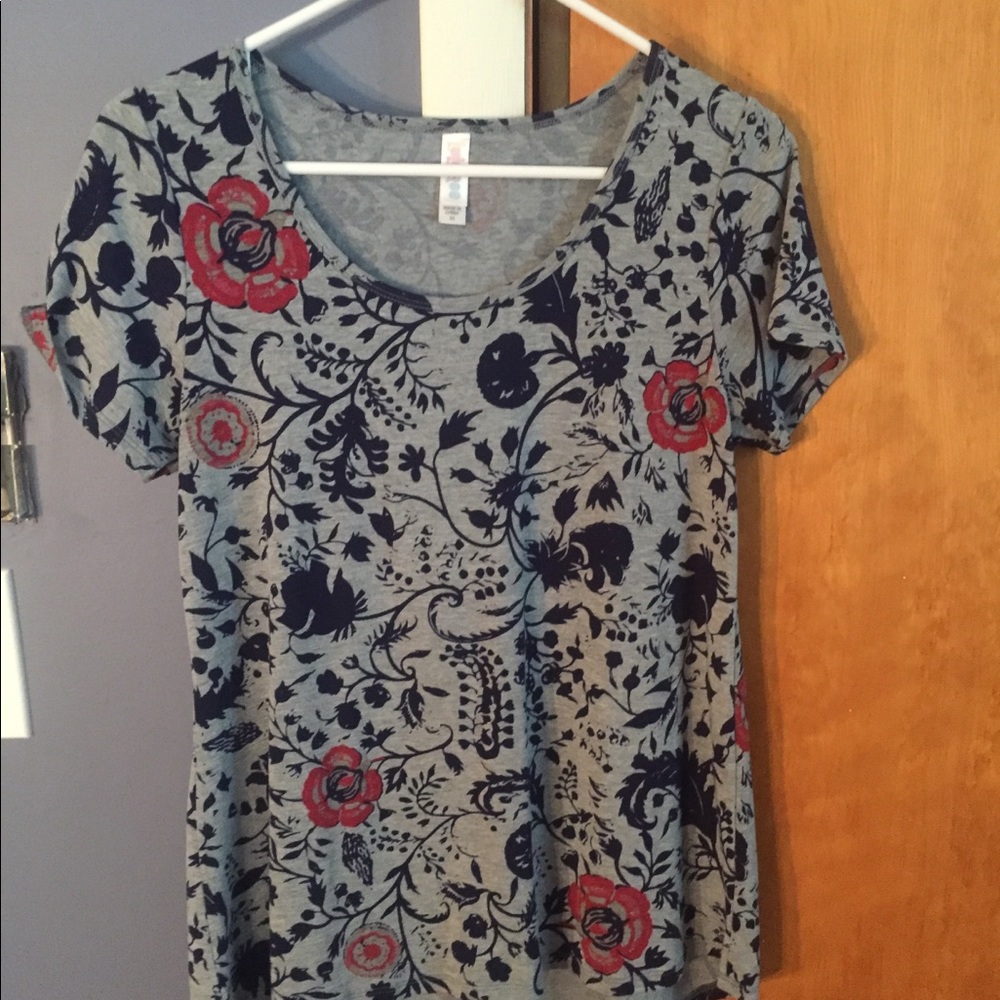 Lularoe classic tee size xs